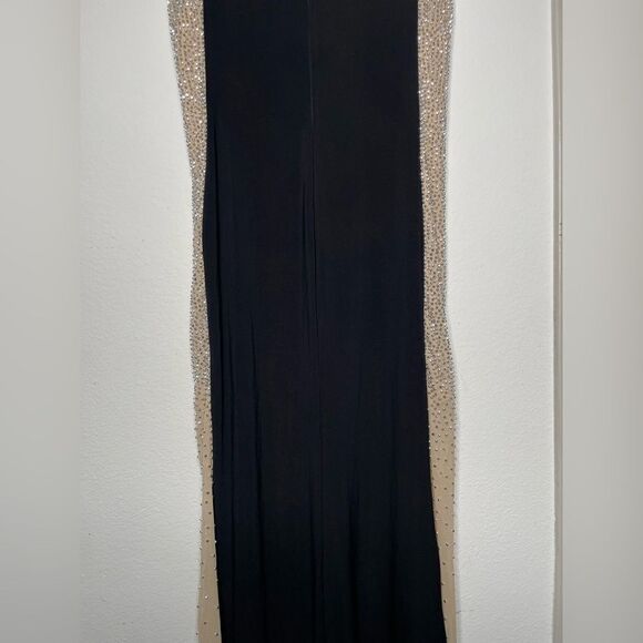 Elegant Black and Gold Evening Gown - Picture 8 of 9